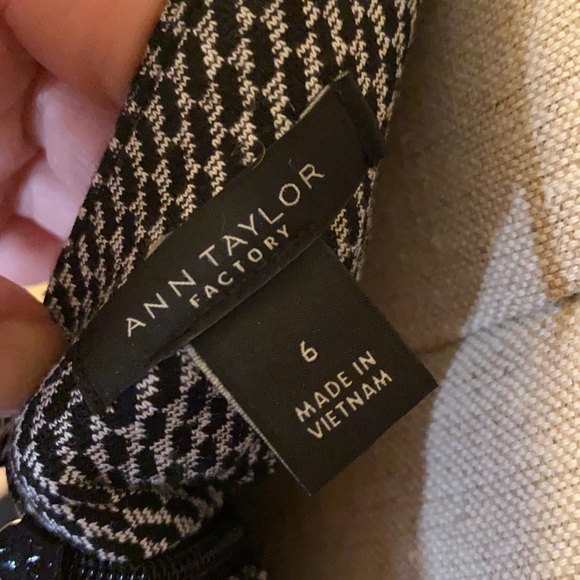 Ann Taylor size 6 pencil skirt - Picture 4 of 6